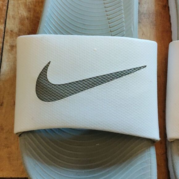 Nike Slides White Gray Sandals Size 7 Summer Vacation Beach Unisex - Picture 2 of 8